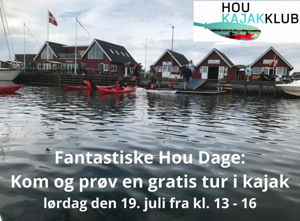 Kajakker i vandet i Hou Havn foran Hou Kajakklub.