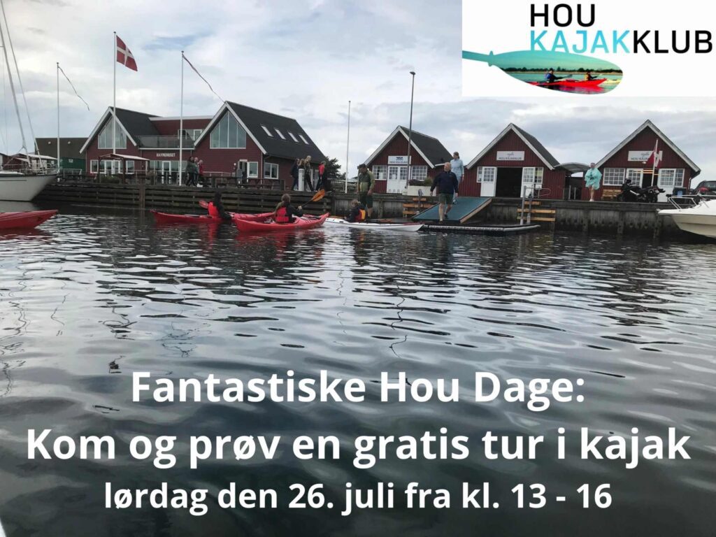 Kajakker i vandet i Hou Havn foran Hou Kajakklub.