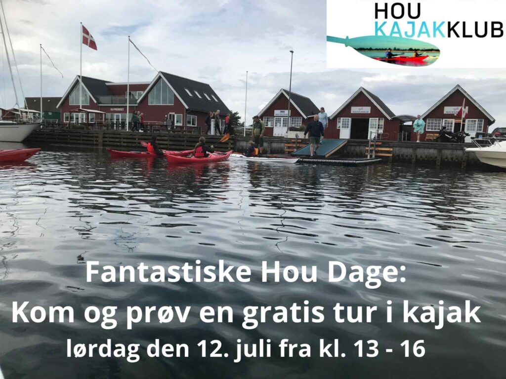 Kajakker i vandet i Hou Havn foran Hou Kajakklub.