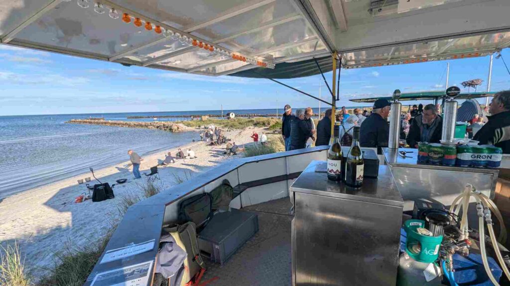 Sankt Hans bar med udsigt over stranden